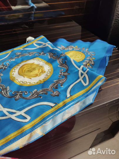 Платок из натурального шелка бренда Dolge gabbana