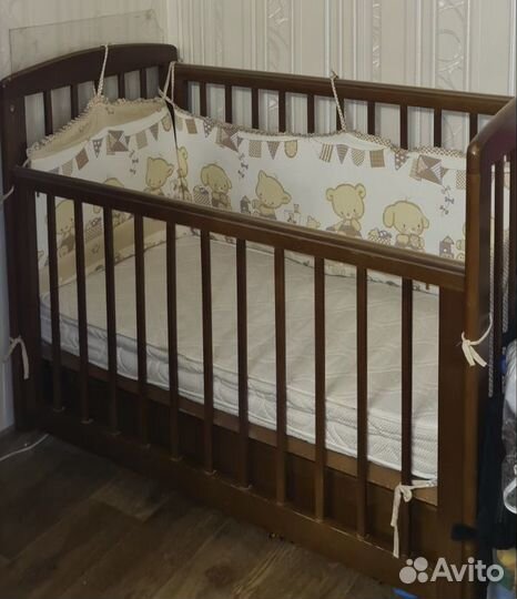 Детская дубовая кровать маятник с матрасом и тд