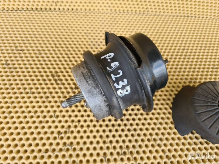 Подушка двигателя передняя Infiniti Ex25 Ex35 Ex37