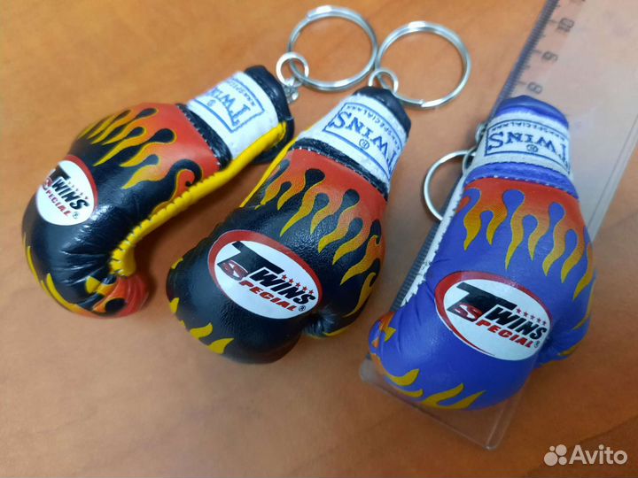 Брелок боксёрская перчатка, бутса, мяч