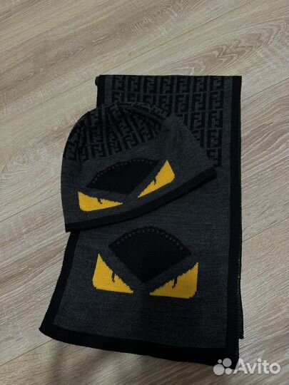 Комплект шапка и шарф fendi