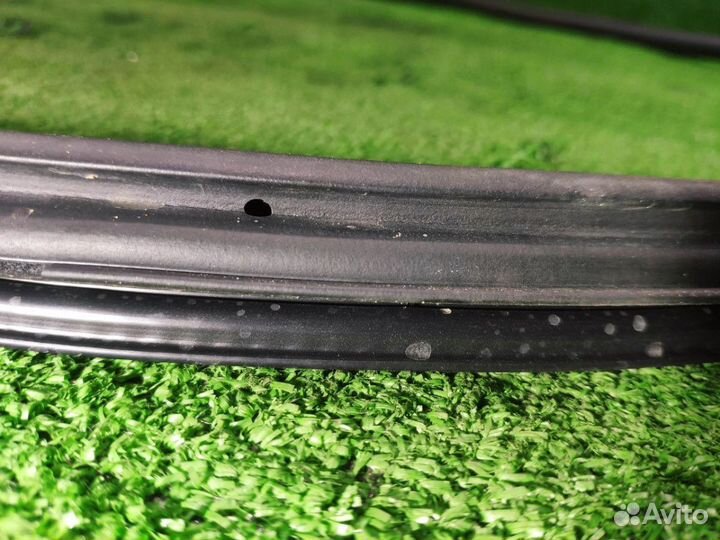 Уплотнительная резинка задней двери Octavia A5