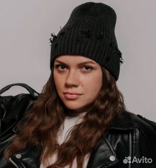 Шапка женская рваная