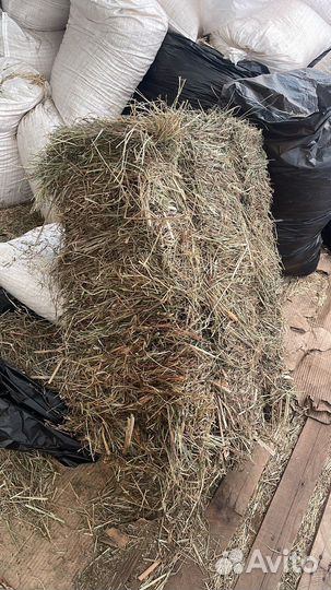 Сено, солома в тюках