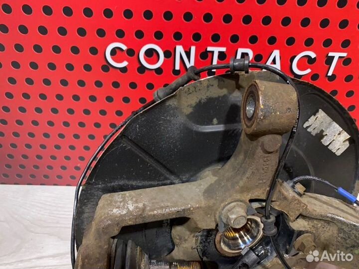 Кулак поворотный правый Jeep Grand Cherokee WK2