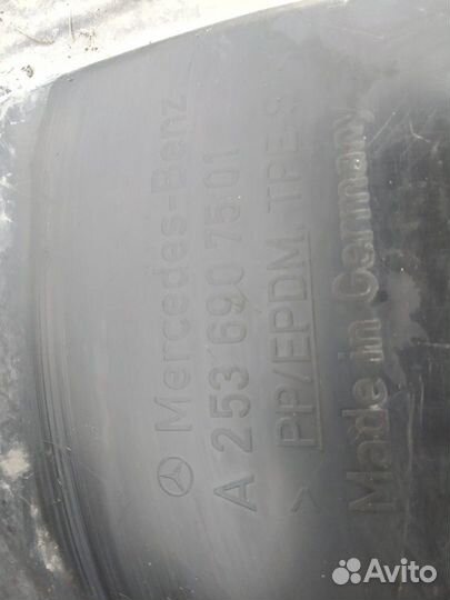 Мерседес GLC W253 Подкрылок левый