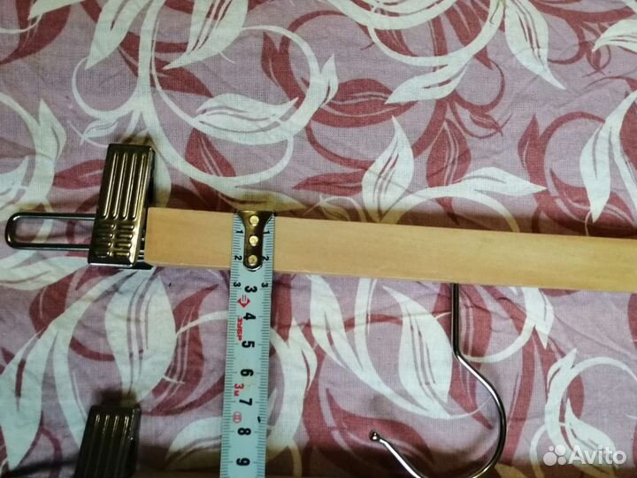 Вешалка с прищепками