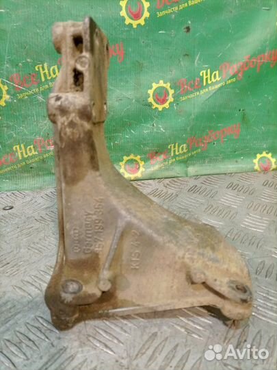 Кронштейн двигателя Volkswagen Passat B3 седан