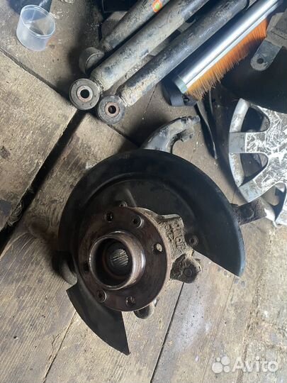 Кулак правый в сборе рено логан сандеро