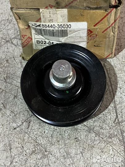 Toyota Land Cruiser ролик натяжной