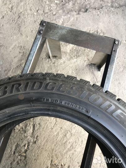 Bridgestone Blizzak Spike-01 215/55 R16