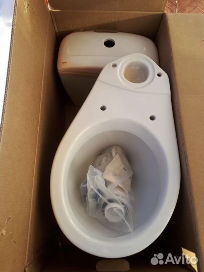 Унитаз с бачком новый