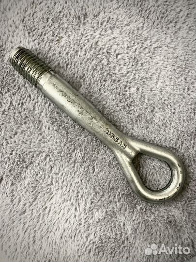 Буксировочный крюк Nissan Juke