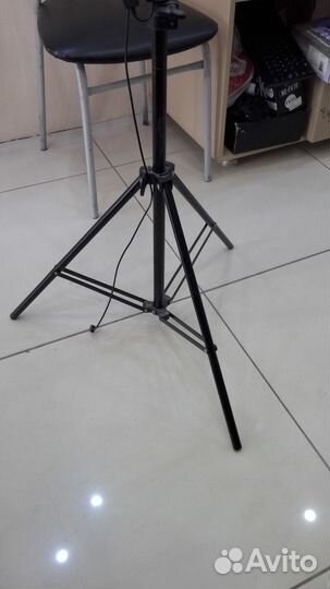 Кольцевая лампа со штативом