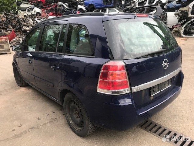 Разбор на запчасти Opel Zafira B 2005-2012