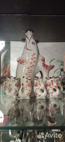 Фарфоровый штоф и 6 рюмок 