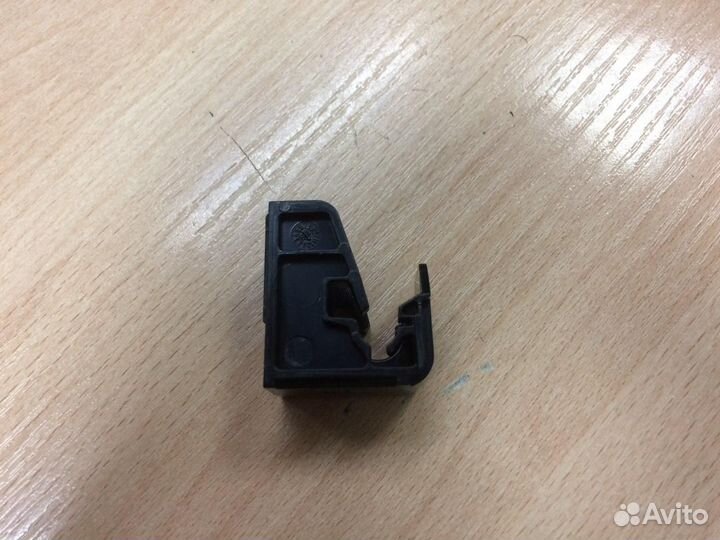 Кронштейн крепления фары Volkswagen Polo Sedan