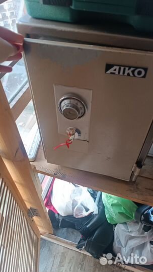 Сейф металлический большой