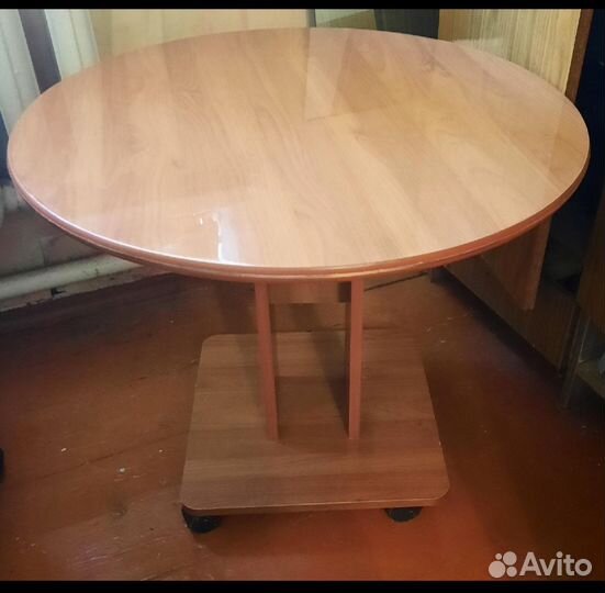 Журнальный столик на колесах