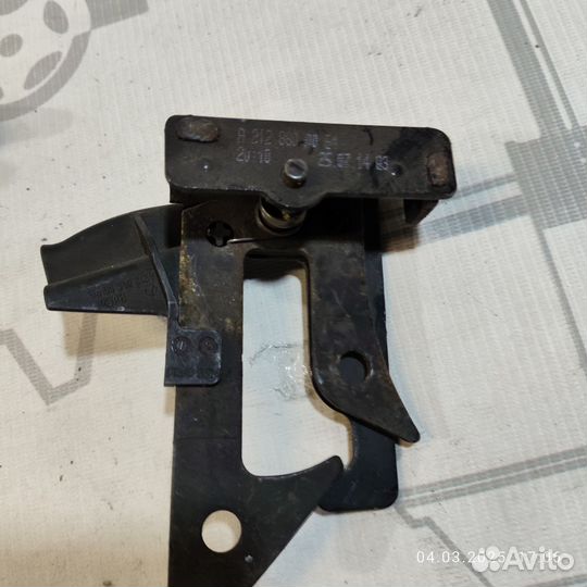 Замок капота mercedes w212