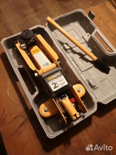 Домкрат гидравлический подкатной 2 т