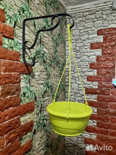 Кашпо для цветов,с элементами холодной ковки