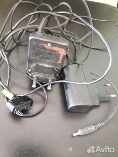 Зарядки старые,провода и колокольчики