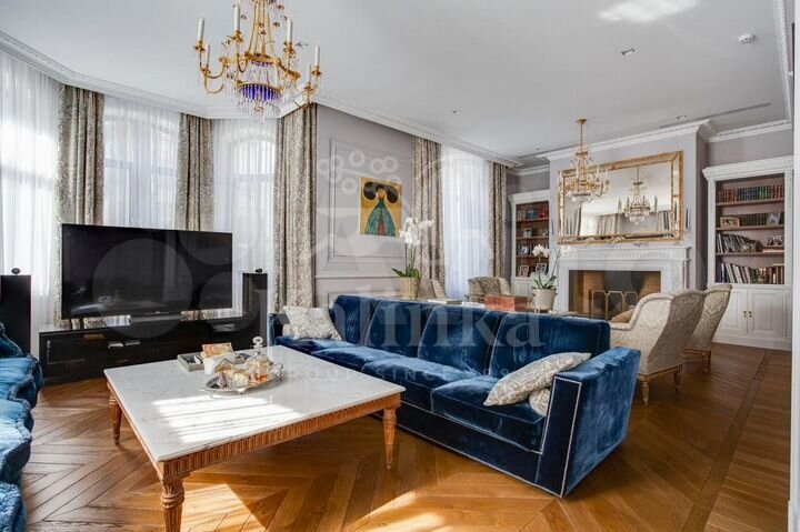 Дом 560 м² на участке 12 сот.