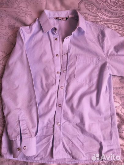 Школьная форма и голубая рубашка на мальчика