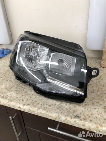 Фара правая Volkswagen T6 2015-2019