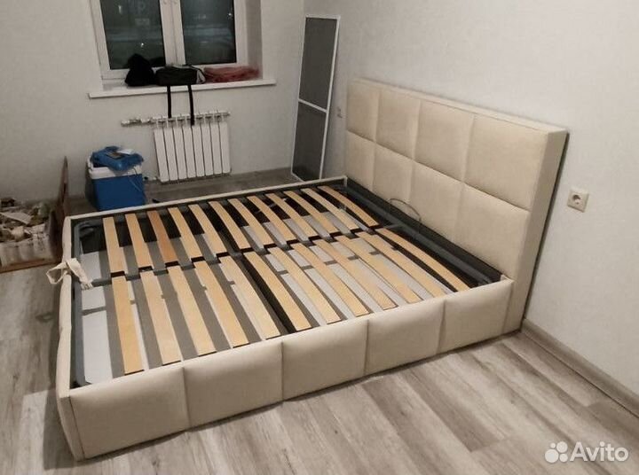 Кровать с подъемным механизмом