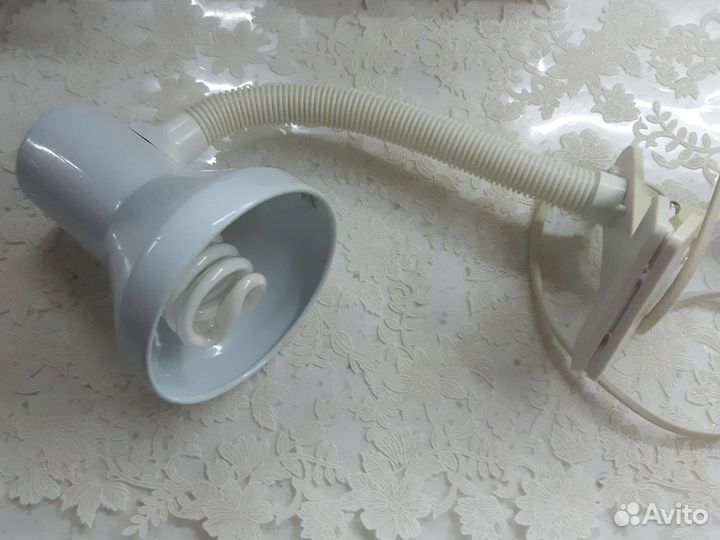 Настольная лампа с зажимом