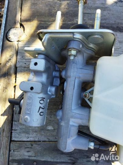 Главный тормозной цилиндр Lexus Gs430 UZS190 3uzfe