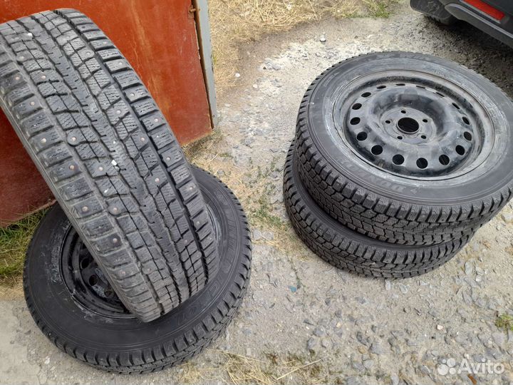 Dunlop SP Winter Ice 01 205/60 R16