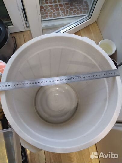 Большой мусорный бак