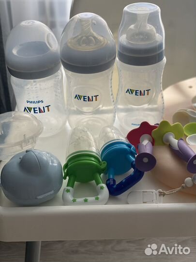 Бутылочки,поильник,ниблер,ложки,нагрудник