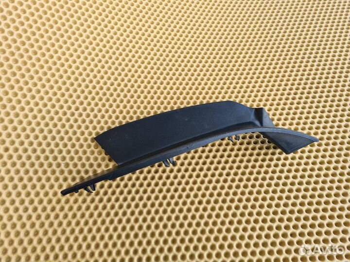 Накладка фонаря задняя левая Infiniti M25 M37 M56