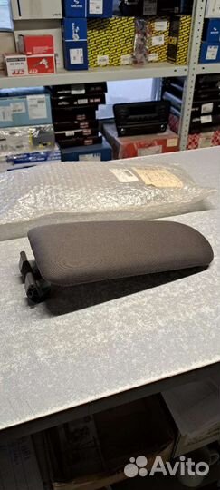 Крышка подлокотника audi a4 b6