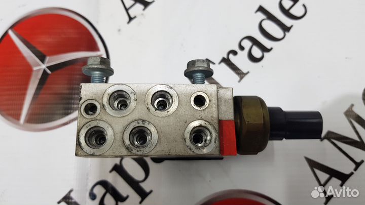 Клапан пневмоподвески на Mercedes w211