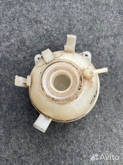 Бачок расширительный Passat Tiguan Jetta