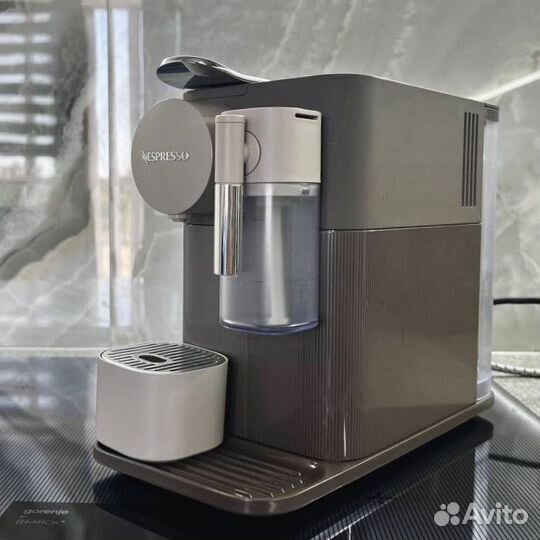 Кофемашина капсульная DeLonghi Nespresso Latissima