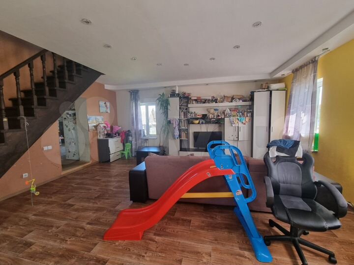 Дом 193,6 м² на участке 5,8 сот.