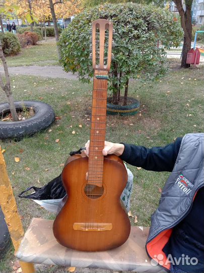 Гитарапродам гитару, нет 2-х струн
