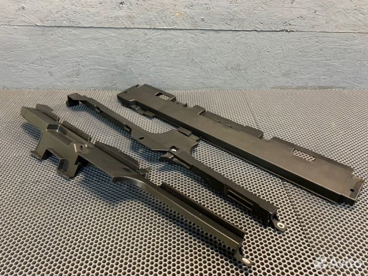 Кронштейн обшивки багажника задний Porshe Panamera