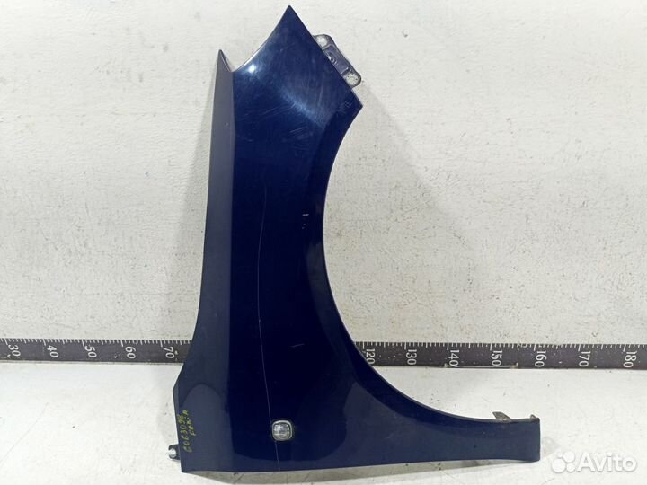 Крыло переднее правое