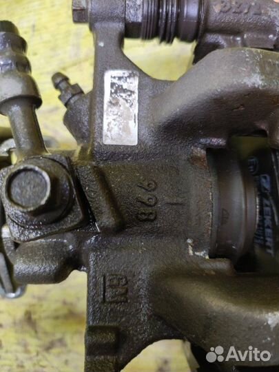 Суппорт задний правый Opel Astra J A16LET 2013