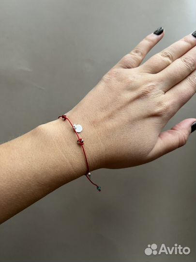 Браслет красная нить серебро kurshuni