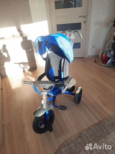 Детский велосипед с ручкой