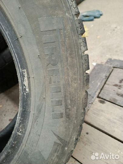 Pirelli Ice Zero 215/65 R17