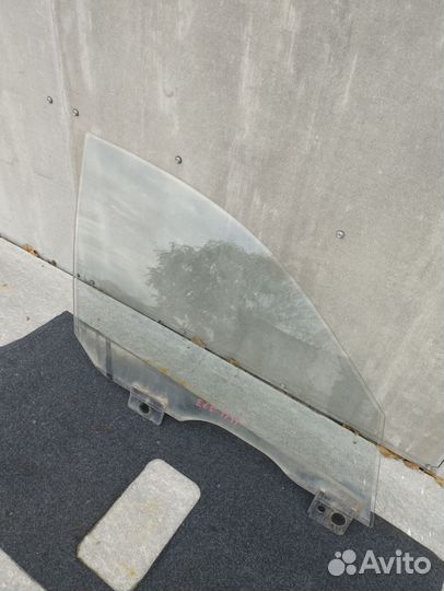 Стекло двери переднее правое BMW 7 E65 бмв 7 Е65